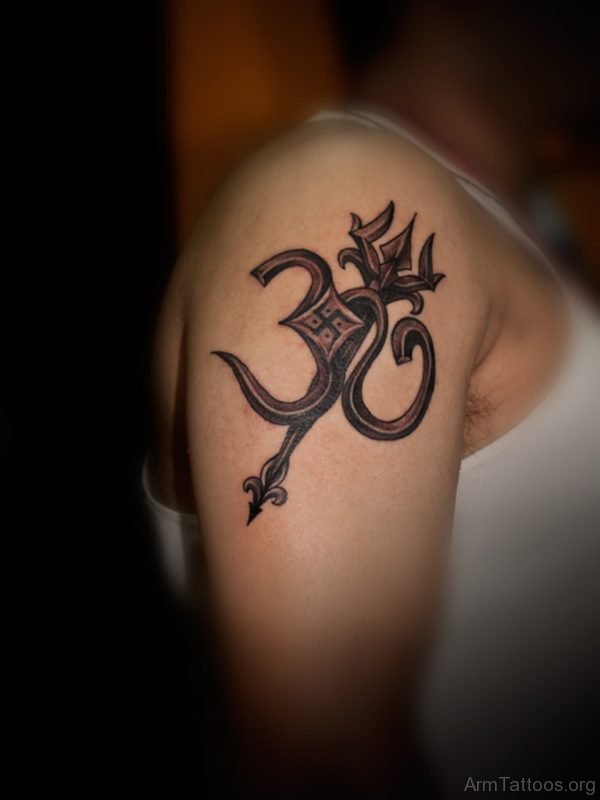 Awesome Trishul With Om Tattoo On Right Shoulder