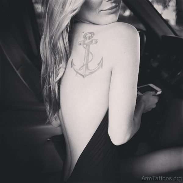 Black n White Anchor n Rope Tattoo On Back Shoulder