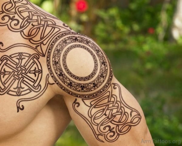 Celtic Pattern Shoulder Tattoo