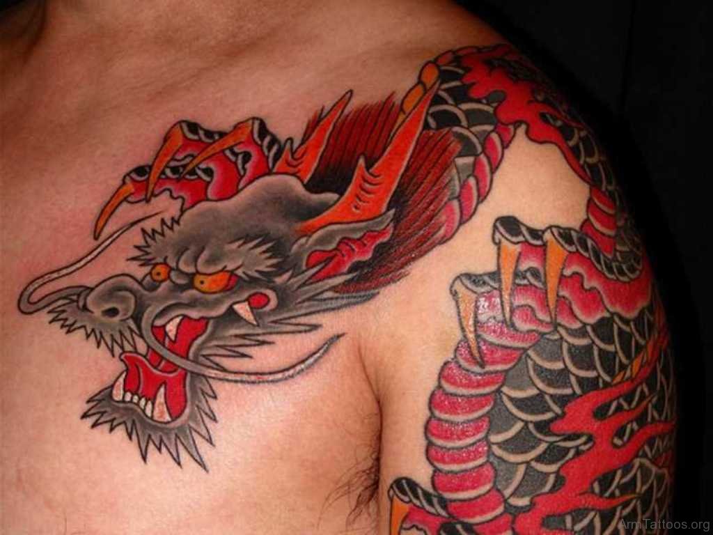 Японский дракон на груди