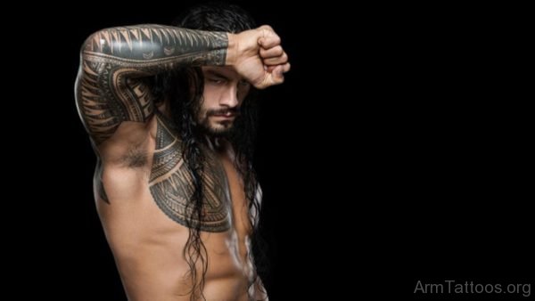 Roman Reigns Show Amazing Tribal Tattoo On Full Sleeve